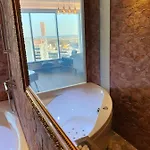 Skyview - Breathtaking Views From Bed And From Jacuzzi. Center Skyscraper Upper Floors Lejlighed Tallinn