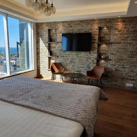 Skyview Luxury Suite - Breathtaking Views From Bed & From Jacuzzi, City Center Skyscraper Upper Floors * 탈린