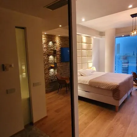 Skyview Luxury Suite - Breathtaking Views From Bed & From Jacuzzi, City Center Skyscraper Upper Floors * 탈린