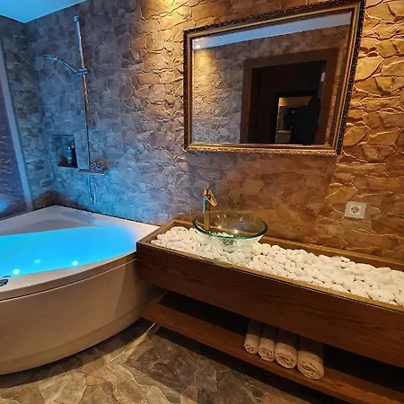 Skyview Luxury Suite - Breathtaking Views From Bed & From Jacuzzi, City Center Skyscraper Upper Floors * 탈린