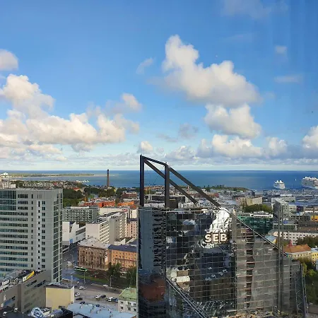 Skyview Luxury Suite - Breathtaking Views From Bed & From Jacuzzi, City Center Skyscraper Upper Floors * 탈린
