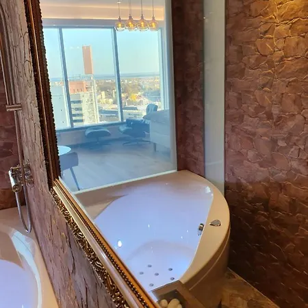 Skyview - Breathtaking Views From Bed And From Jacuzzi. Center Skyscraper Upper Floors Apartman Tallinn