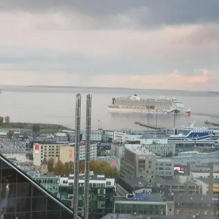 Skyview - Breathtaking Views From Bed And From Jacuzzi. Center Skyscraper Upper Floors Lejlighed Tallinn