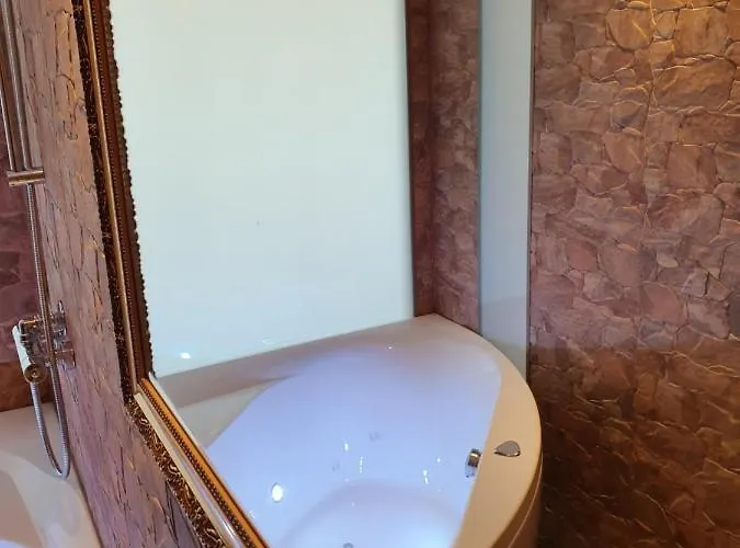 Skyview - Breathtaking Views From Bed And From Jacuzzi. Center Skyscraper Upper Floors * 塔林